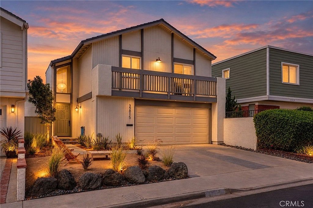 Front of 32915 Avenida Del Rosal at twilight